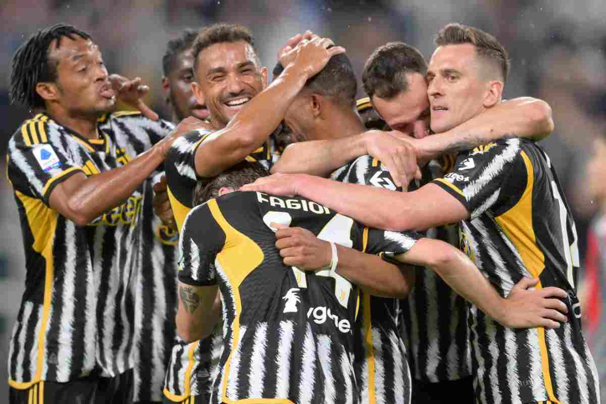 Sanzione Juventus penalizzazione manovra stipendi