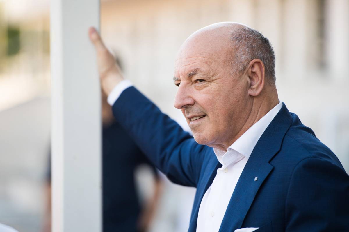 Primo piano di profilo di Beppe Marotta