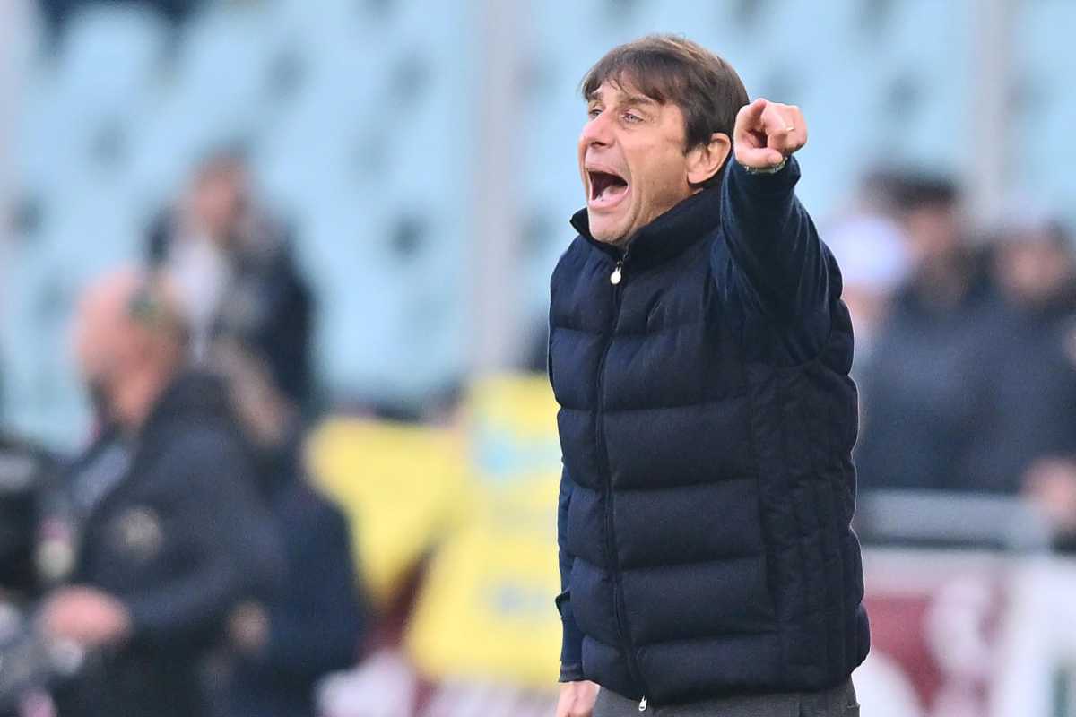 Antonio Conte sulla panchina del Napoli