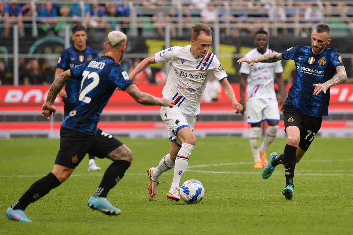 Mikkel Damsgaard con la maglia della sampdoria