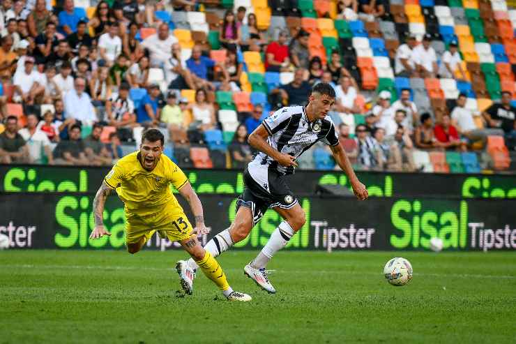 Lorenzo Lucca in azione con l'Udinese