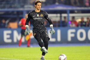 Yann Sommer gioca il pallone con i piedi