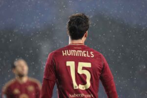 Mats Hummels di spalle